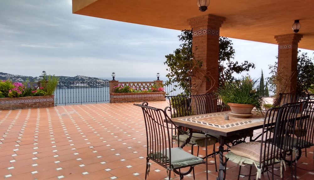 Spacious villa with large terrace and panoramic views of the Bay of La Herradura