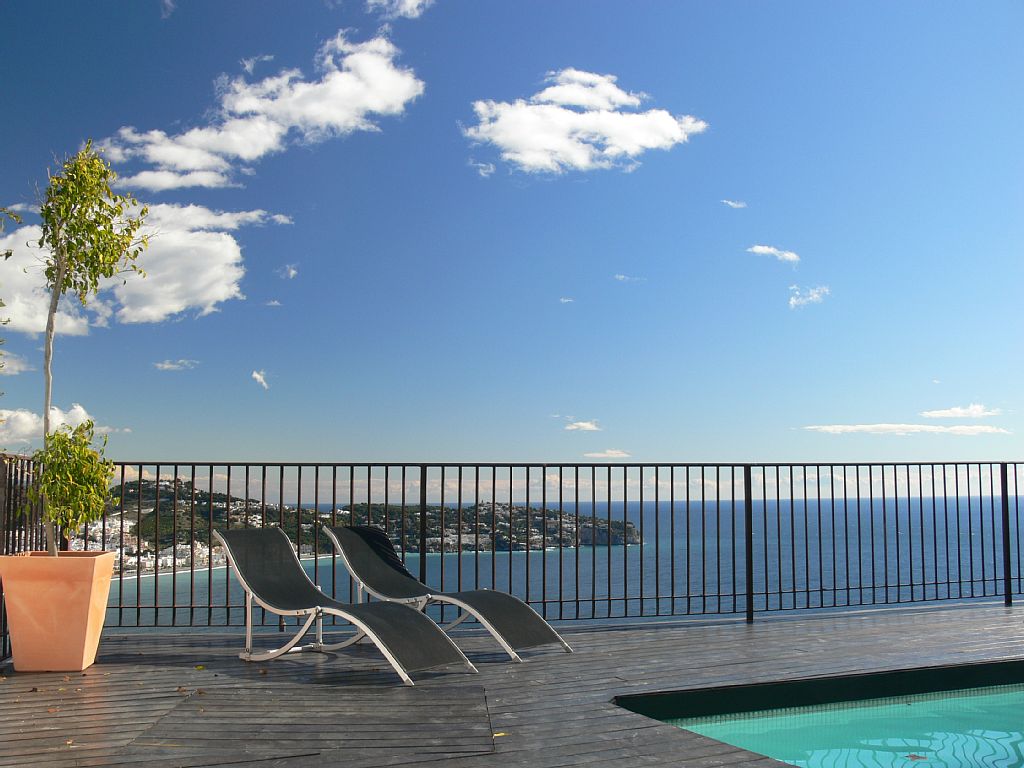 Holiday luxury designer villa in Cerro Gordo La Herradura with private pool