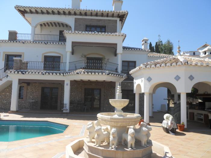 Luxury villa for sale with pool in San Rafael, Nerja, Málaga