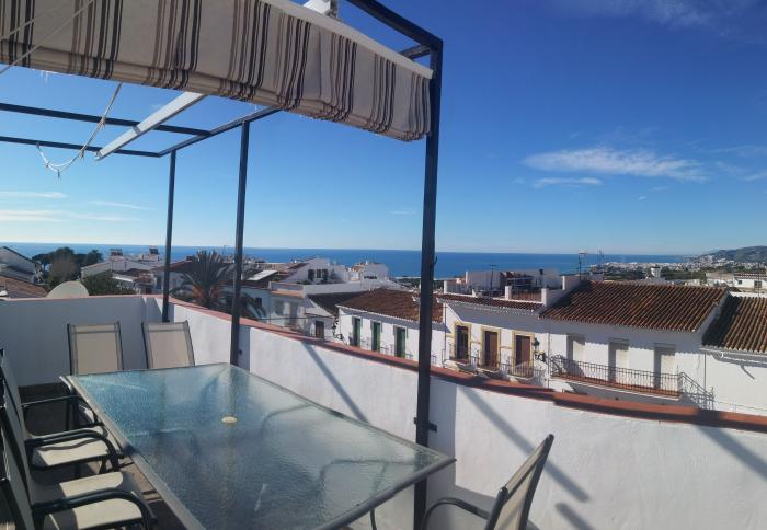 Fully Furnished house for sale with pool in Maro, Málaga