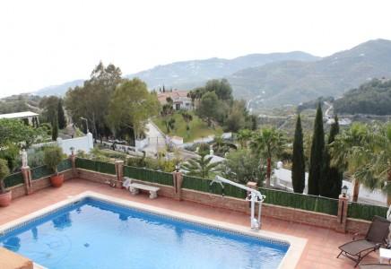 Luxury villa for sale with pool  between Nerja and Frigiliana , Málaga