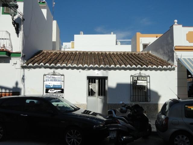 Casa de pueblo con posibilidad de construir en Nerja