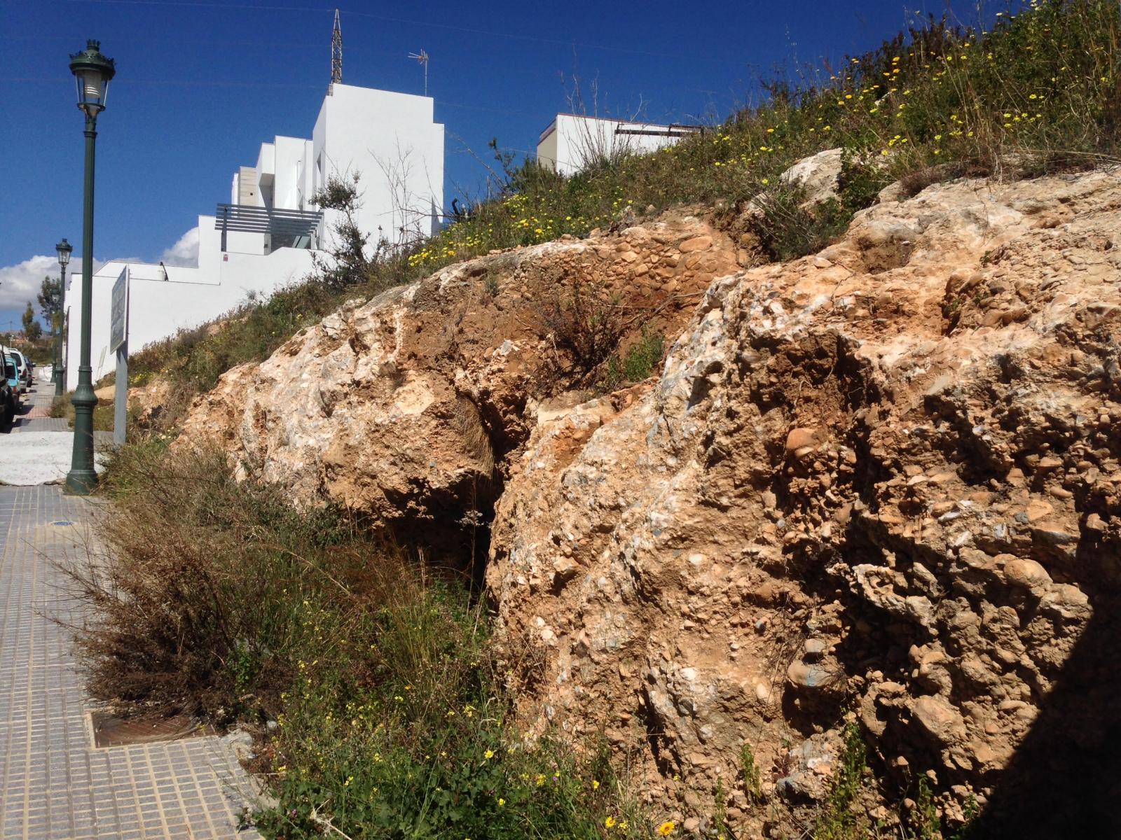 Beau terrain en vente à la Exotica proche plage et centre de Nerja