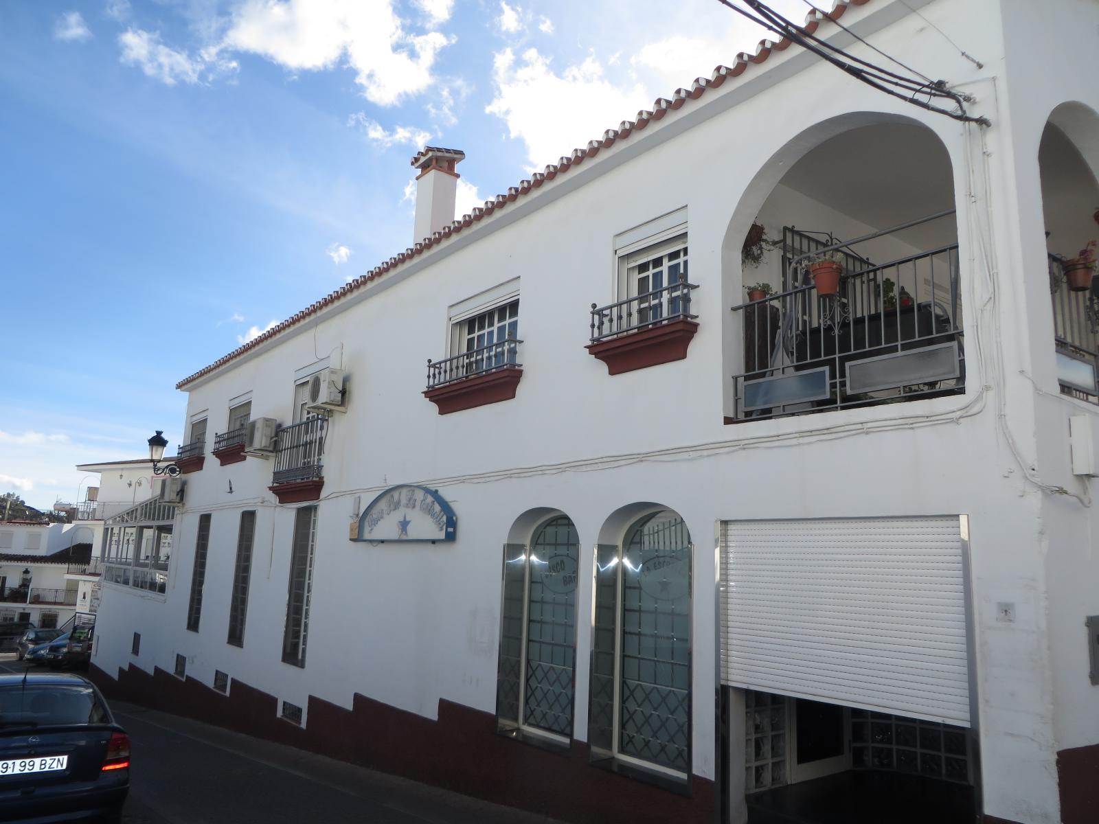 Village house in the center of Cómpeta with sea views for sale