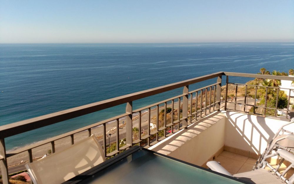 Superb sunny penthouse with fabulous views to the sea in Torrox Costa