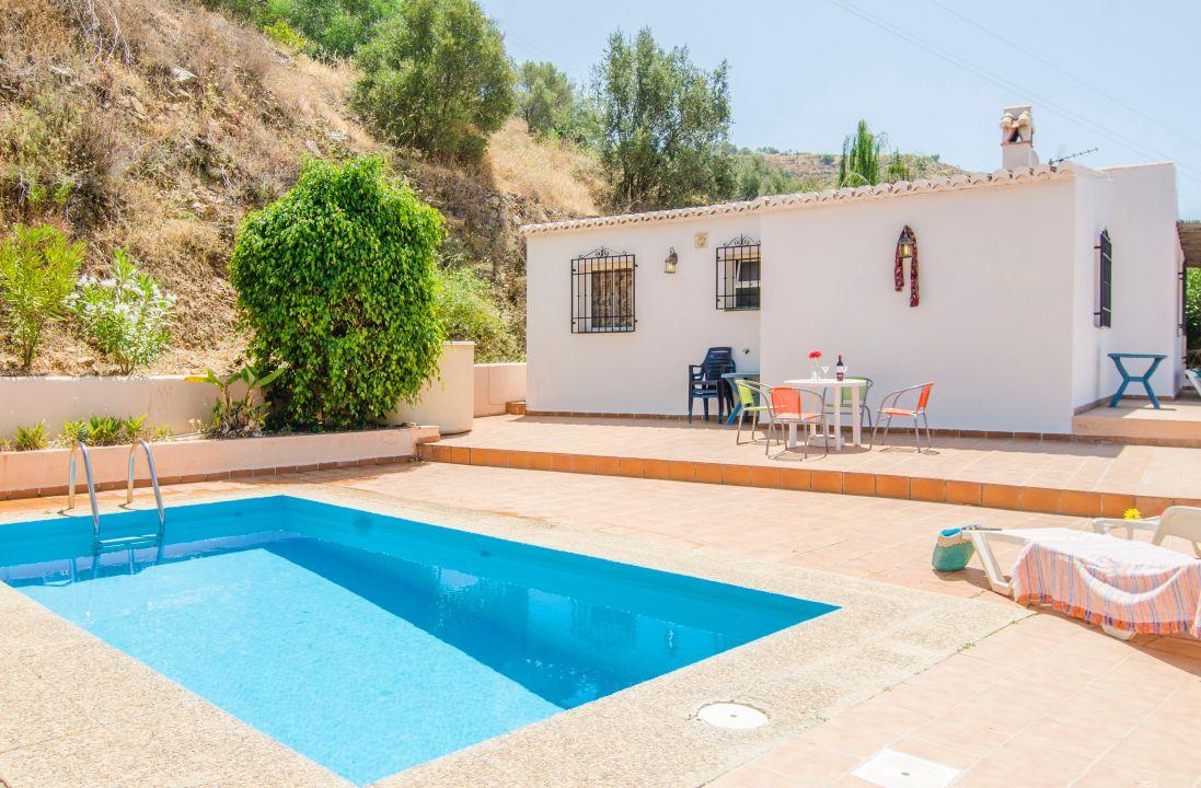 Beau chalet en vente près de Torrox avec piscine et vue mer