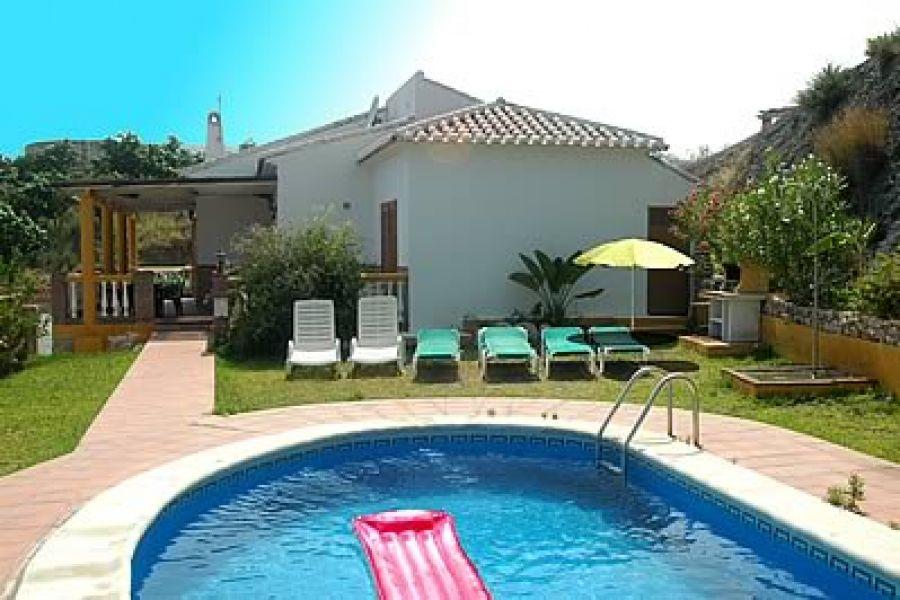 Estupendo chalet con piscina privada en venta en Frigiliana en una parcela espectacular