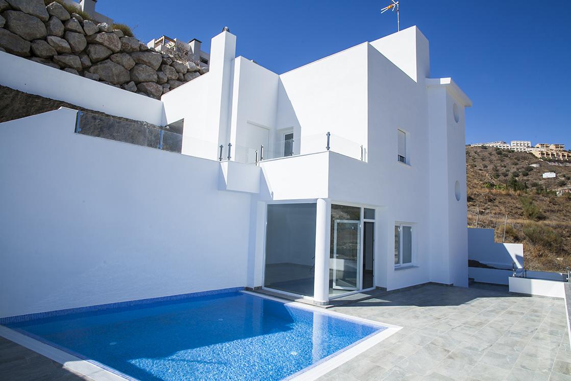 Modern villa for sale with pool in Torrox Costa Penoncillo, Málaga