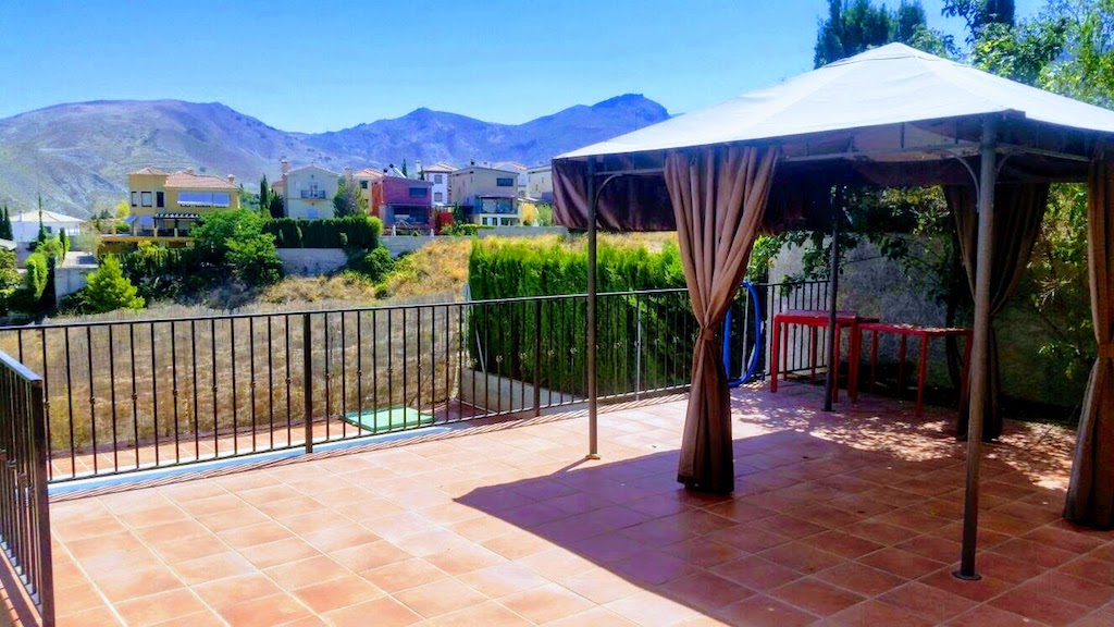 Lovely house in Monachil with magnificent mountain views and good connection to Granada