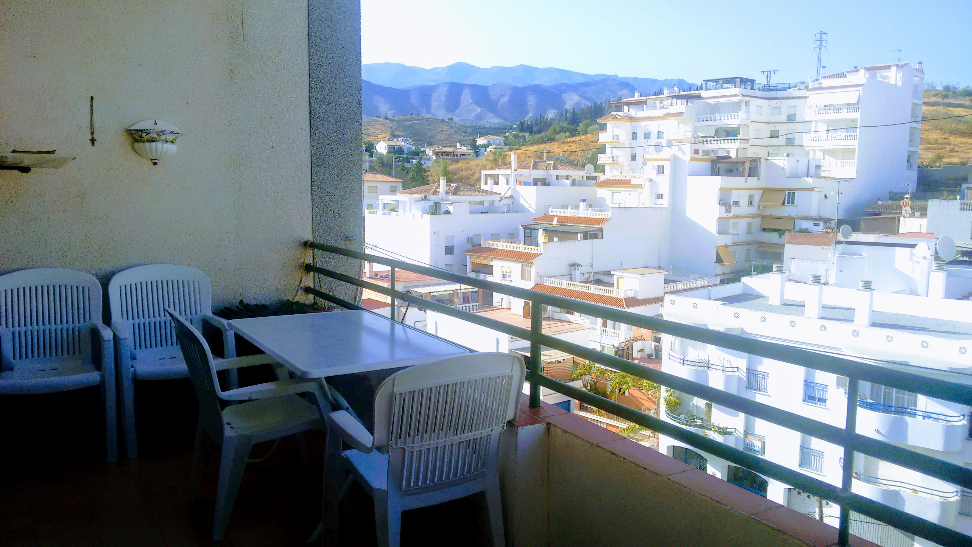 Large apartment with a lovely terrace for sale in the center of La Herradura