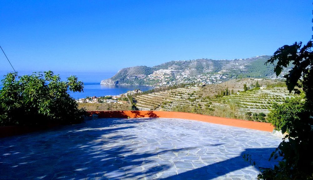 Cortijo comfortable with splendid views over the bay of the Herradura for long term rental.