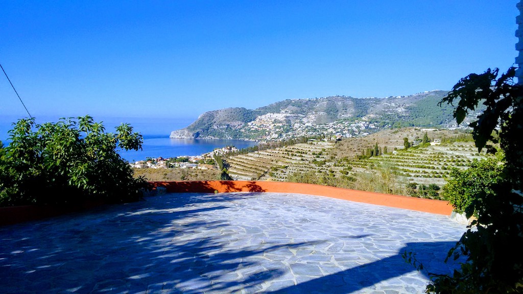 Cortijo comfortable with splendid views over the bay of the Herradura for long term rental.