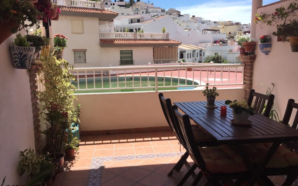 Superbe appartement avec terrasse, piscine et patio intérieur à La Herradura en vente