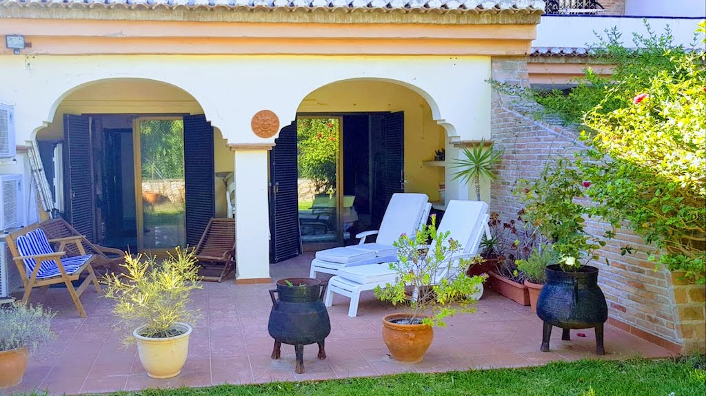Amplio y hermoso piso con terraza y jardin en la herradura costa tropical para la venta