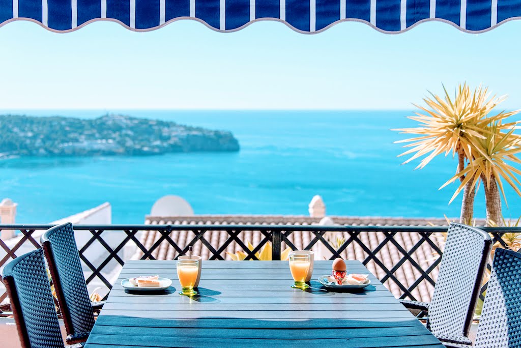 Fantastique maison confortable et parfaitement située avec une superbe vue sur la baie de La Herradura