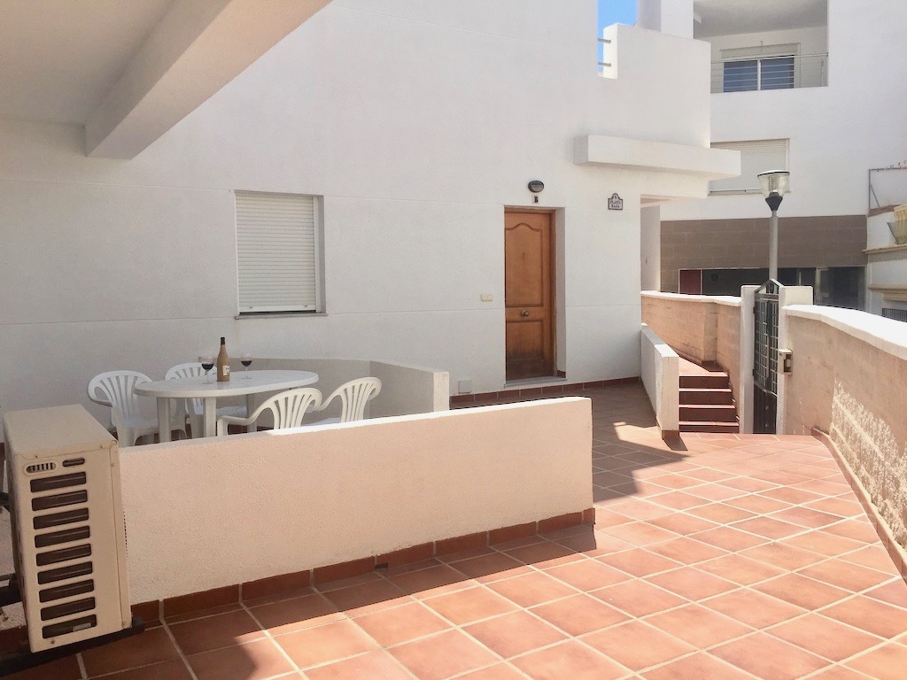 Amplio dúplex con bonitos acabados en La Herradura Costa Tropical en venta