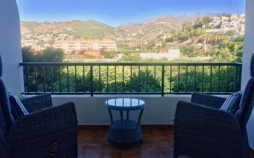 Beautiful air-conditioned apartment a few meters from the beach in La Herradura for sale