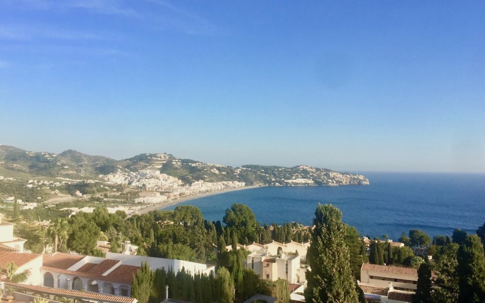 Belle maison avec vue panoramique sur mer et montagnes à Las Palomas, La Herradura en vente