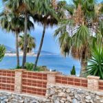 Preciosa casa con vistas al mar y a poca distancia de la playa de Marina del Este La Herradura en venta.