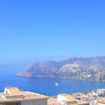 Apartment in the heights of the village of La Herradura with community swimming pool for sale