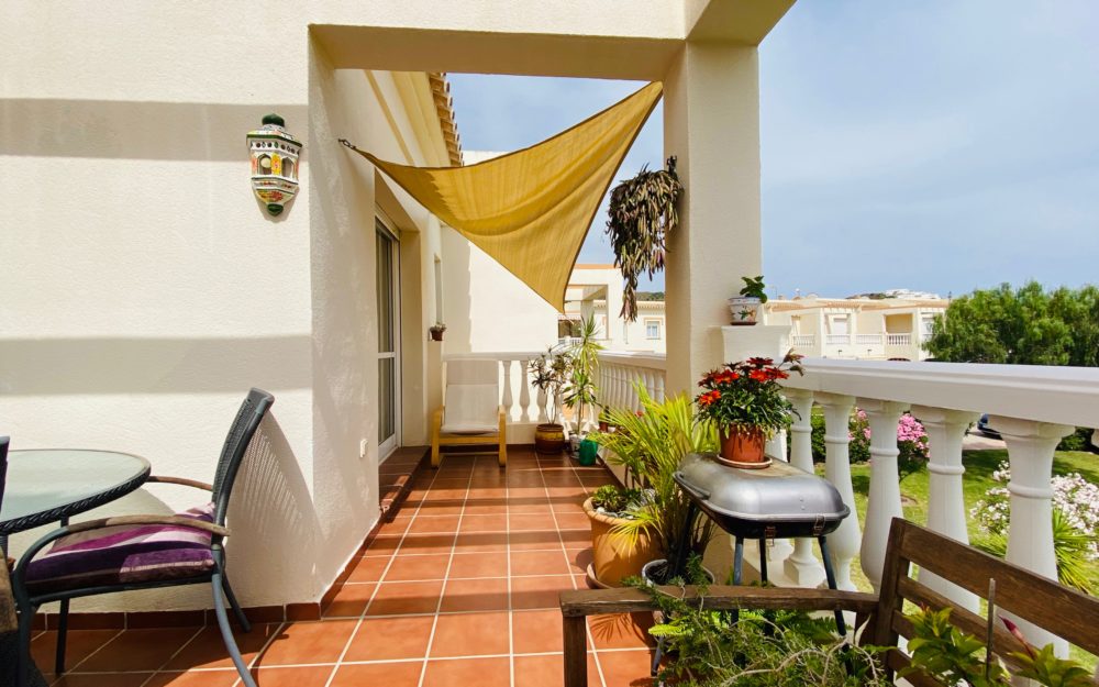 Impecable piso cerca de la playa con preciosa terraza en Torrox Park en venta