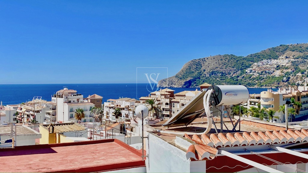 Superb village house completely renovated with beautiful views of the village and the sea La Herradura for sale