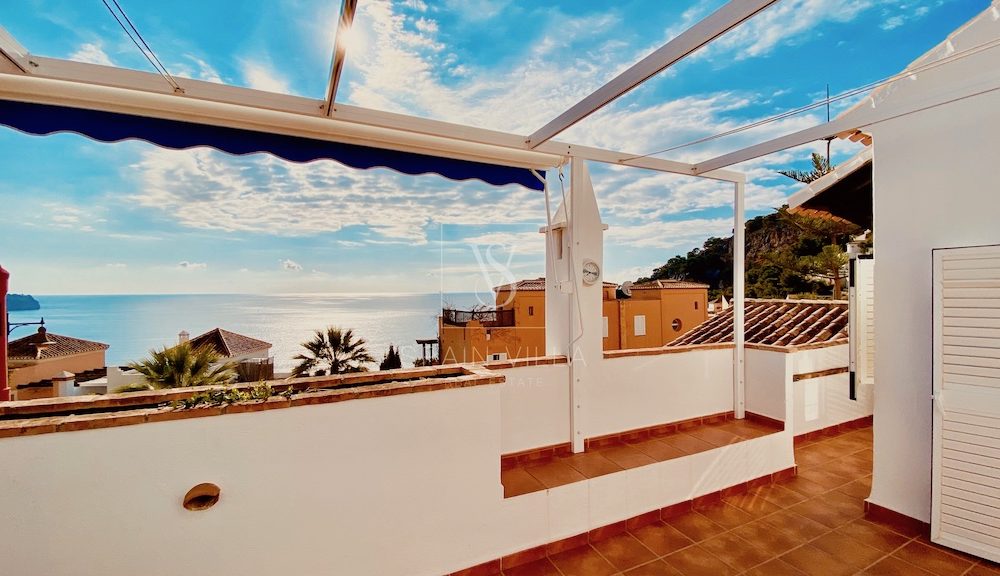 Bonita y cómoda casa con amplia terraza y vistas al mar en Cerro gordo La Herradura