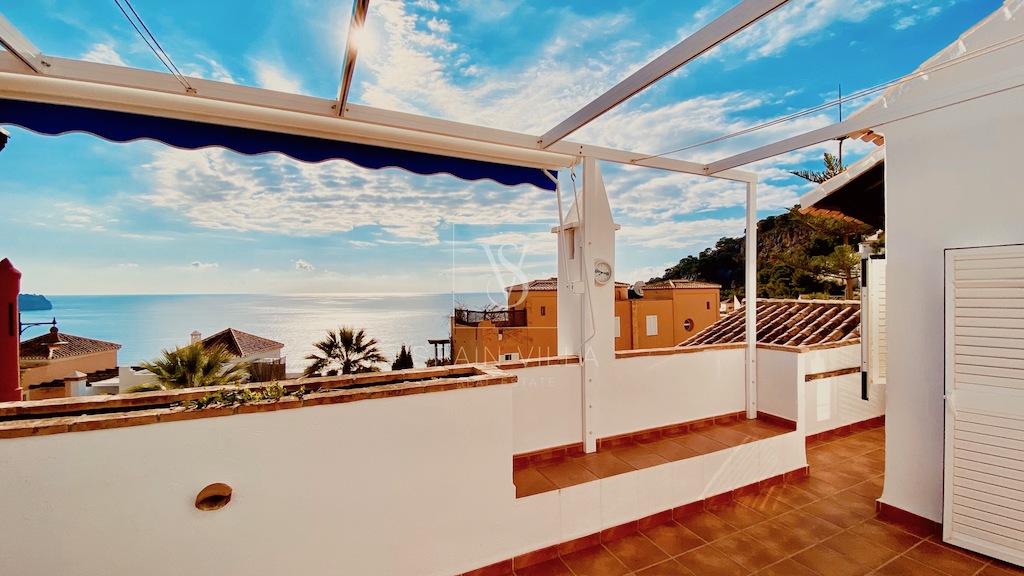 Lovely and comfortable house with large terrace and sea views La Herradura for sale