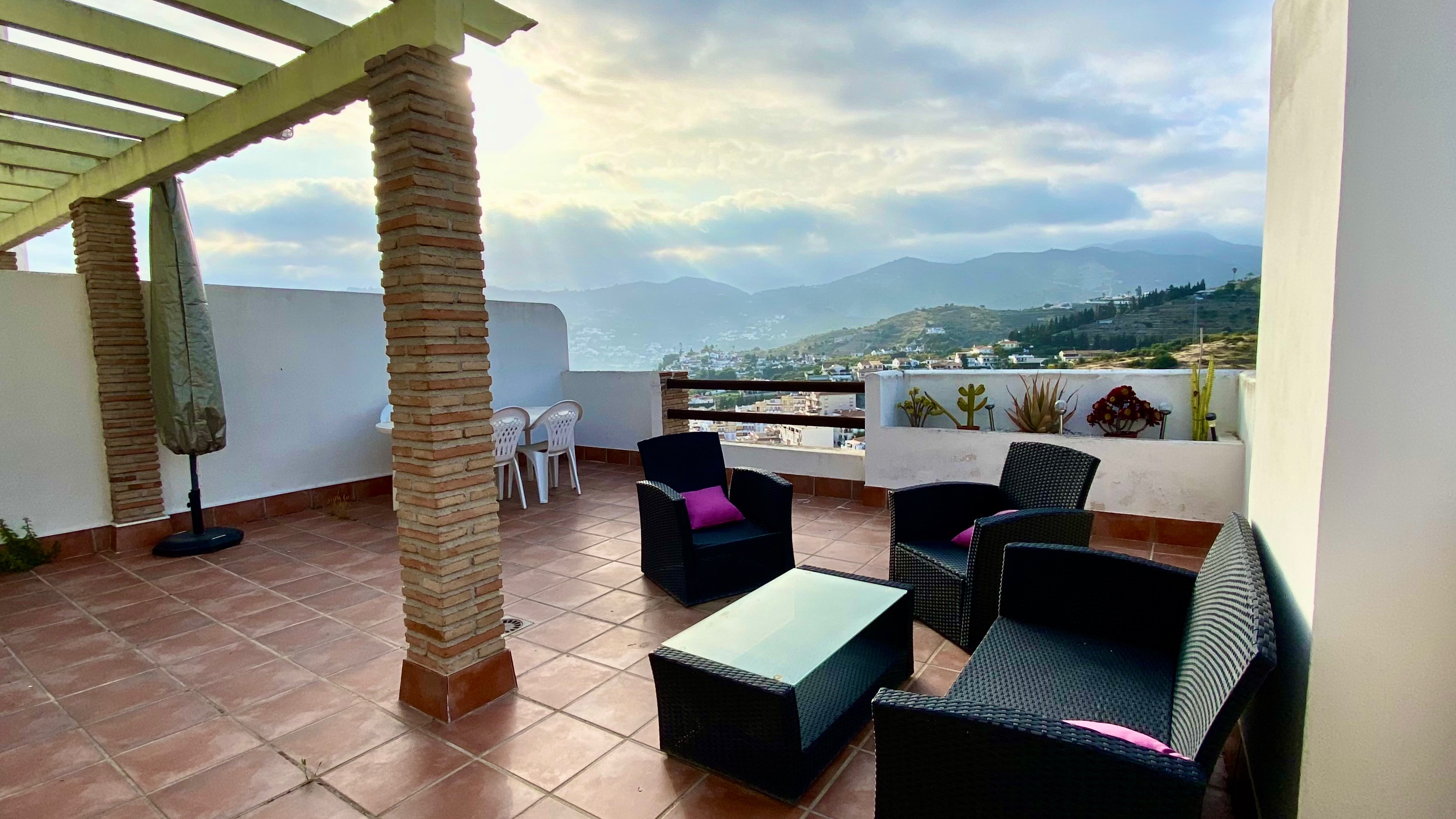 Impeccable appartement avec très grande terrasse à la Herradura en location saisonnière