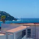 Spacious apartment seaside and lateral sea views in La Herradura for sale