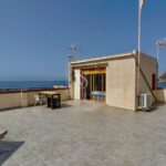 Amplia casa de pueblo reformada con impresionante terraza con vistas al mar en venta